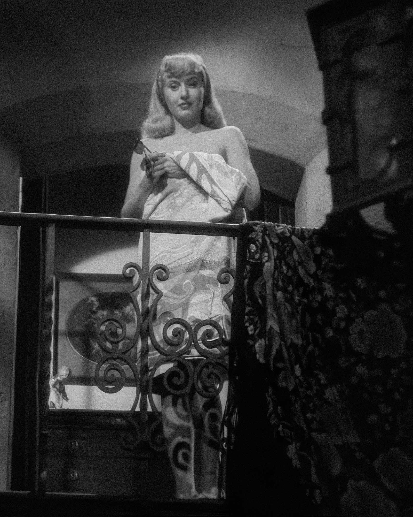 barbara stanwyck, billy wilder, double indemnity, fred macmurray, raymond chandler, hollywood authentic, review